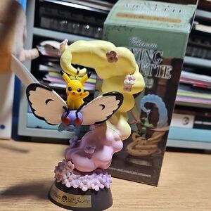 Pokemon Swing Vignette Collection Pikachu and Butterfree Figurine